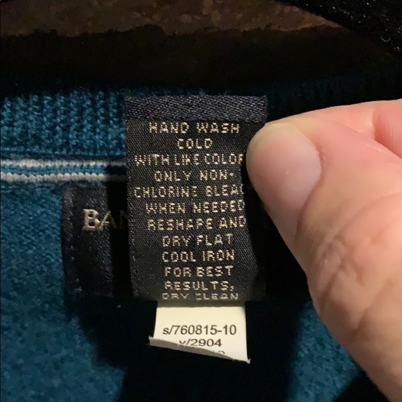 Banana Republic 100% Merino Wool V-Neck Sweater - Picture 3 of 5